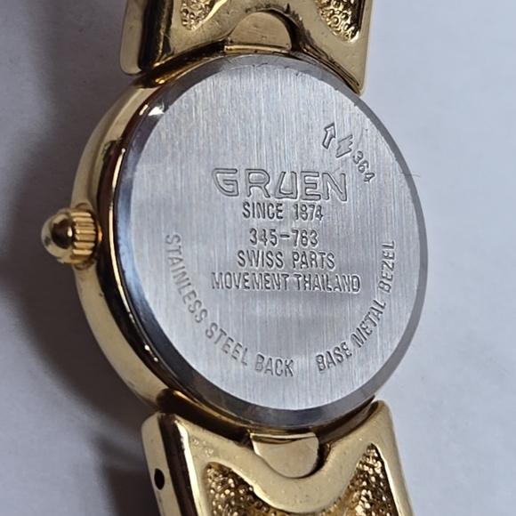 Womens Vintage Gruen Watch Gold Tone Red Enamel Bracelet Quartz New Battery Runs - Picture 12 of 12